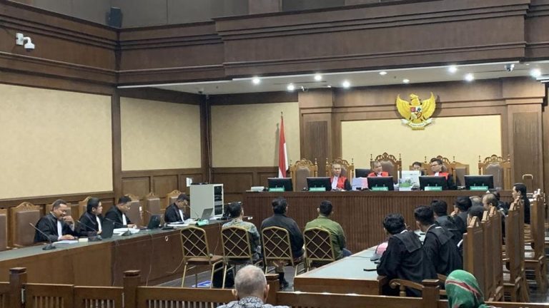 Amir Syamsudin dan Hamdan Zoelva Ajukan Amicus Curiae untuk Terdakwa Kasus Migor