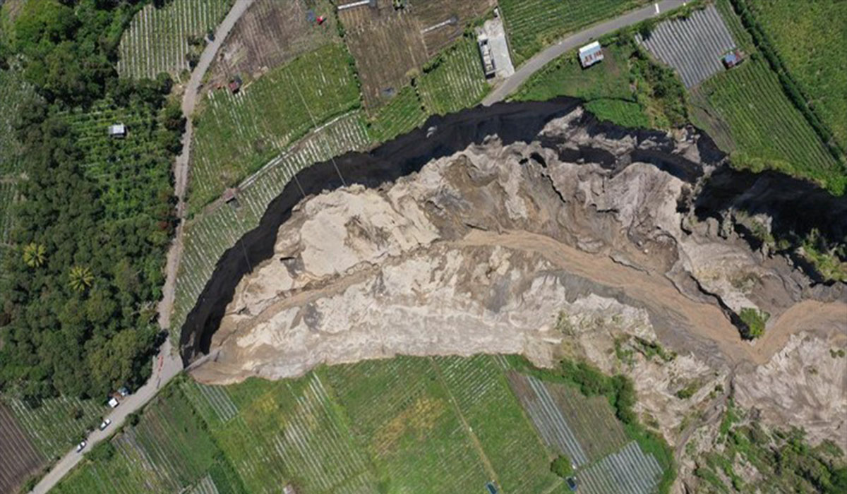 Jalur Lumpuh Total: Longsor Raksasa Menutup Akses Utama di Aceh Tengah