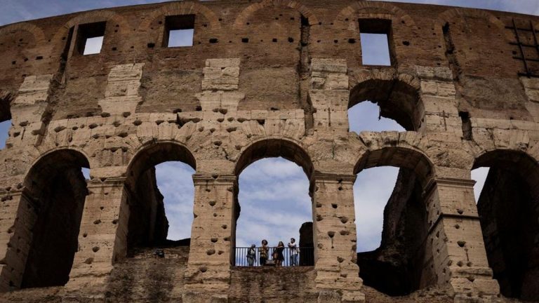 Roma Pangkas Pohon Pinus Ikonik Dekat Koloseum usai Lukai Pengunjung