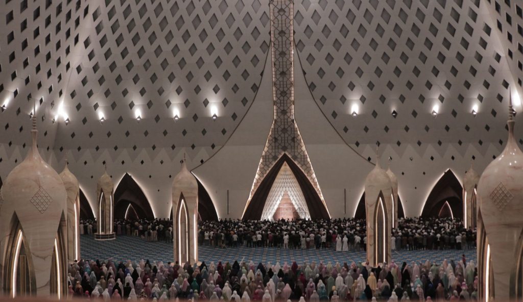 Gema Takbir Membelah Langit: Suasana Haru Tarawih Perdana Ramadan 2026 di Masjid Terbesar Kedua di RI