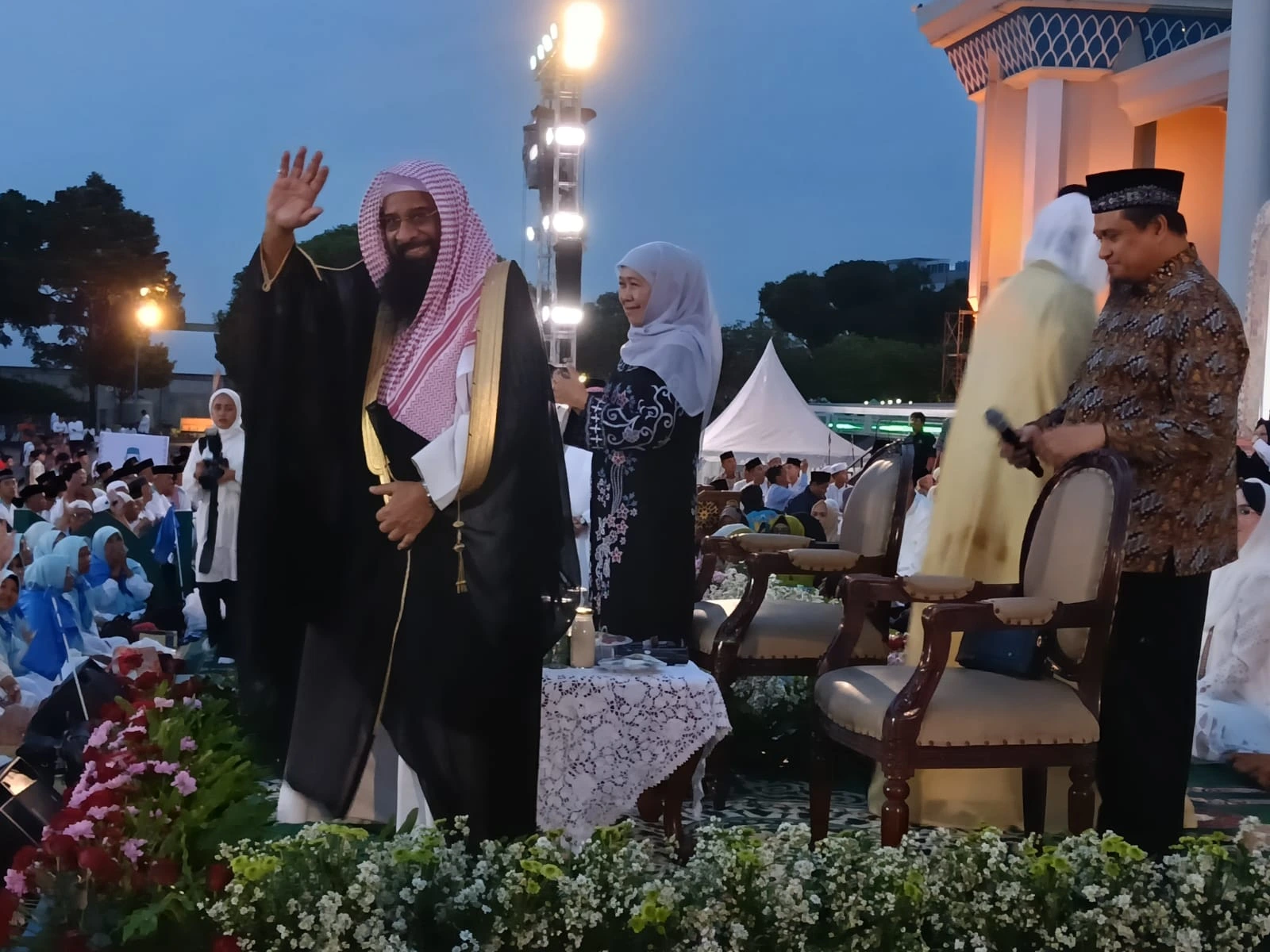 Kedermawanan Raja Salman: Ribuan Warga Surabaya Nikmati Buka Puasa Bersama di Masjid Al Akbar