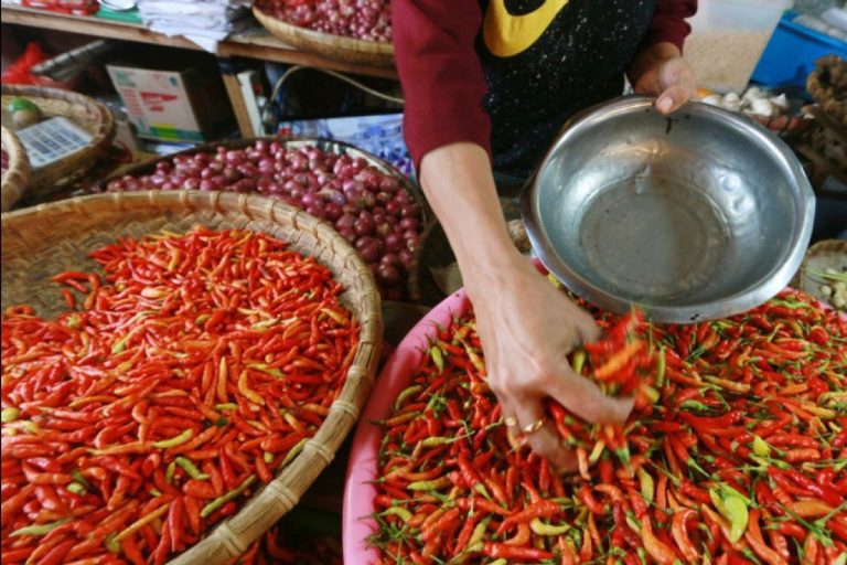 Cabai Rawit Tembus Rp74.750 dan Bawang Merah Rp44.050: Harga Pangan Rabu Pagi Kian Pedas!