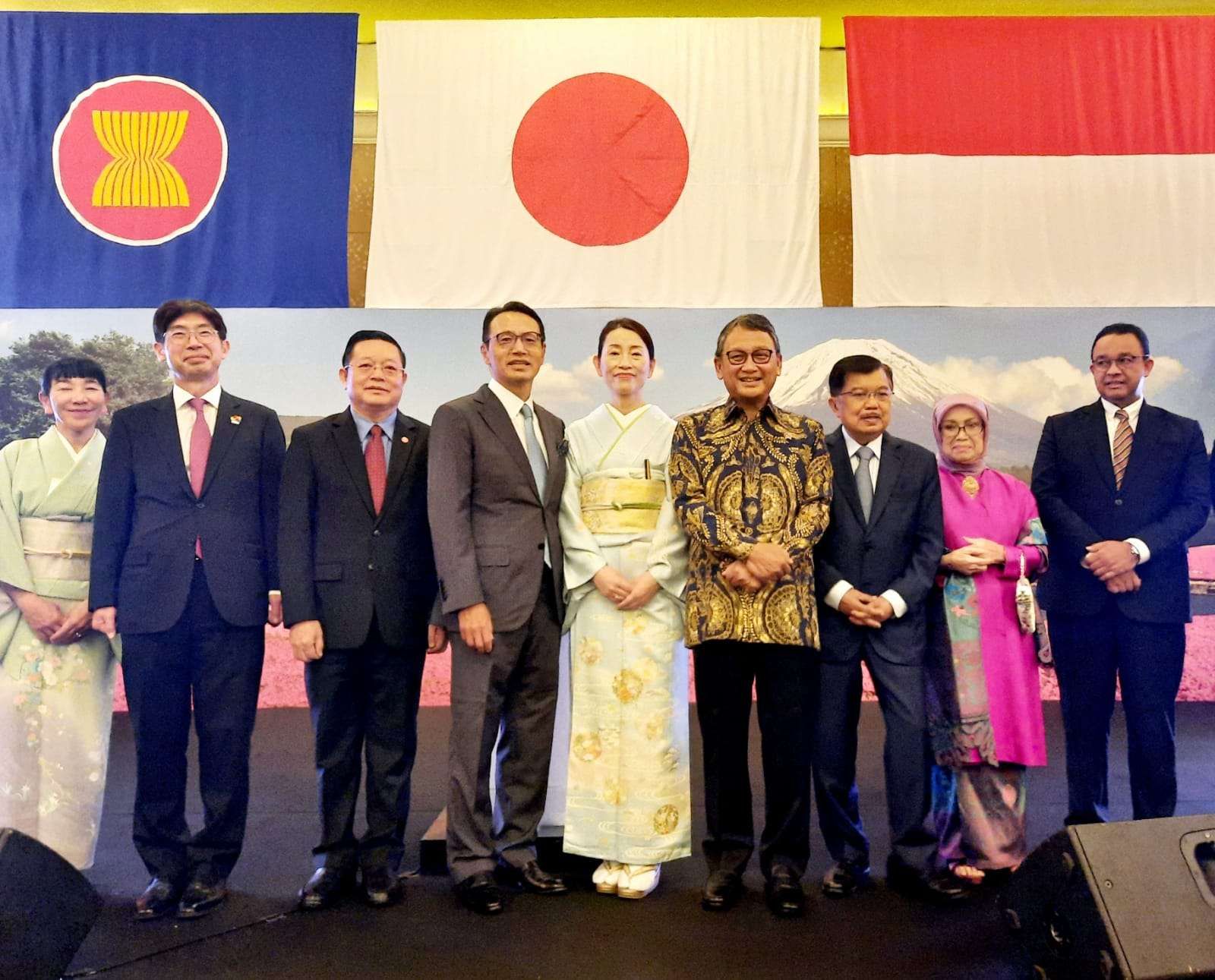 Diplomat Jepang Terpukau: "Muslim Indonesia Adalah Komunitas Pekerja Keras dan Jujur"