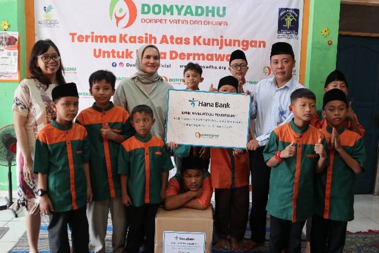 Cahaya Ramadhan: Hana Bank Berbagi Kebahagiaan dengan Anak Yatim dan Duafa