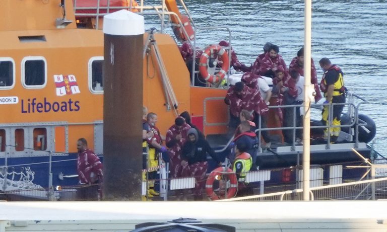 Tragedi di Selat Inggris: Mengapa Kesepakatan Inggris-Prancis Justru Memicu Lonjakan Kematian Migran?