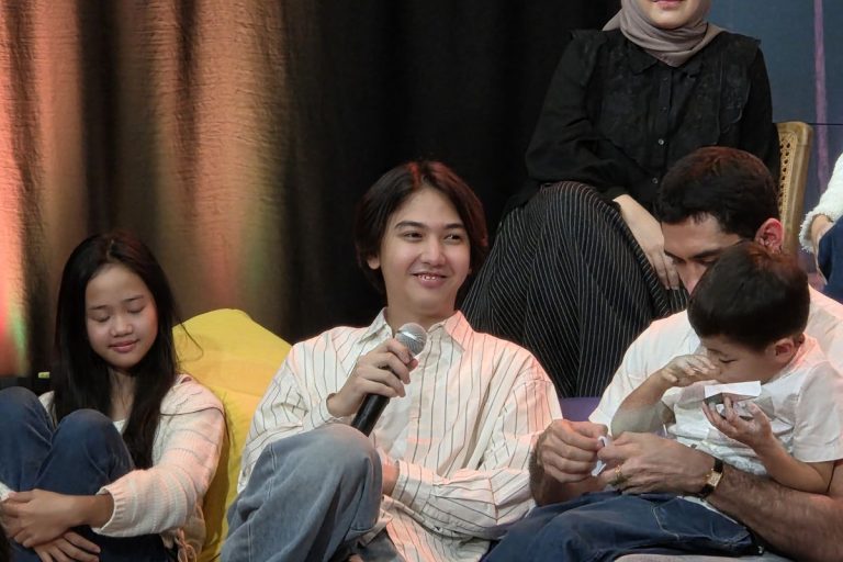 Menembus Batas Layar Lebar: Reza Rahadian hingga Ari Irham Bagikan Pengalaman Haru Bareng Aktor Down Syndrome!