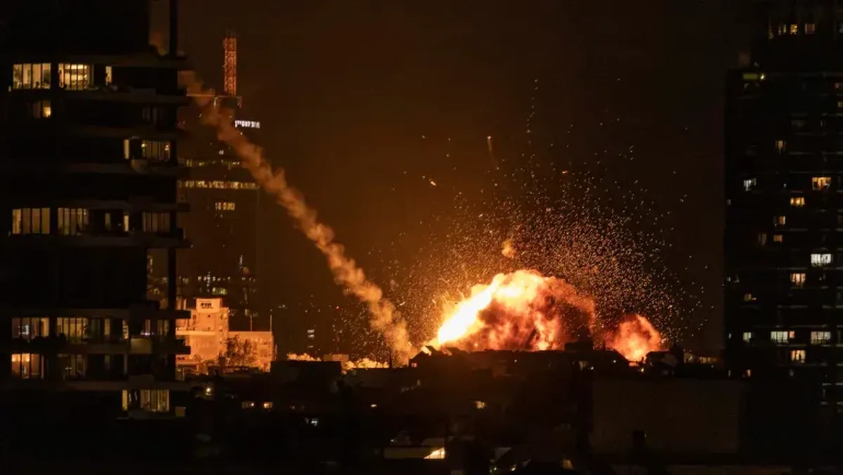 Rudal Iran Hantam Jantung Israel Tengah: Ledakan Dahsyat Hancurkan Rumah dan Sisakan Lubang Raksasa