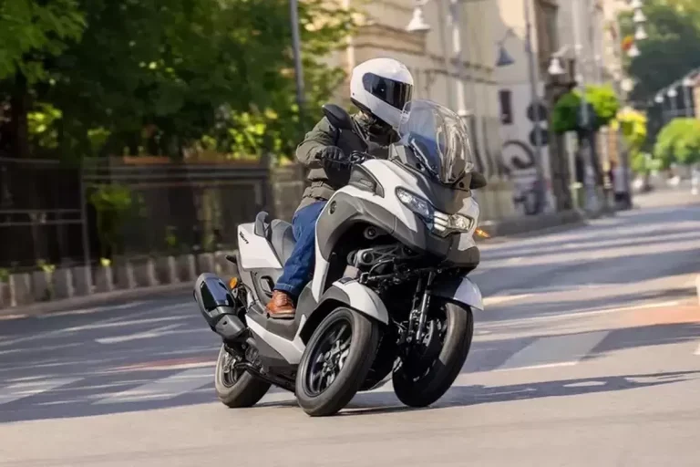 Revolusi Keselamatan: Yamaha Tricity 300 Hadir dengan Teknologi Airbag Pertama di Dunia!