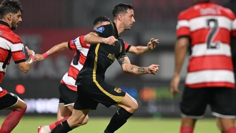 Borneo FC Samarinda Tampil Perkasa! Pesut Etam Hancurkan Madura United 3-1 di Gelora Bangkalan